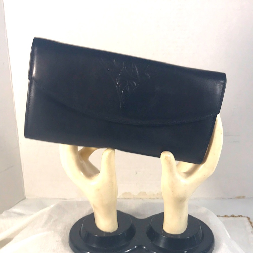 Rolfs Women’s Vintage Rose Embossed Accent Black Leather Kiss Lock Clutch Wallet